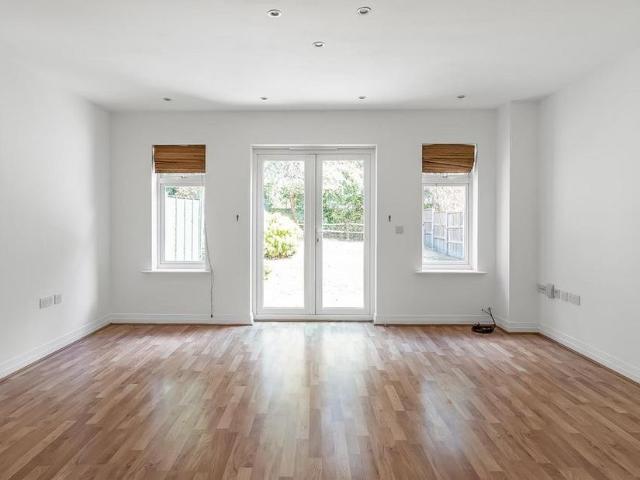 House for rent in Oxted, Hillview