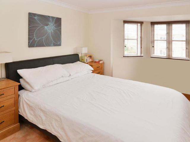 House for rent in Whitton, Greater London