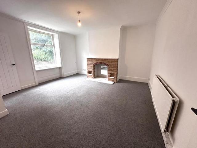 House for rent in Milnsbridge, West Yorkshire
