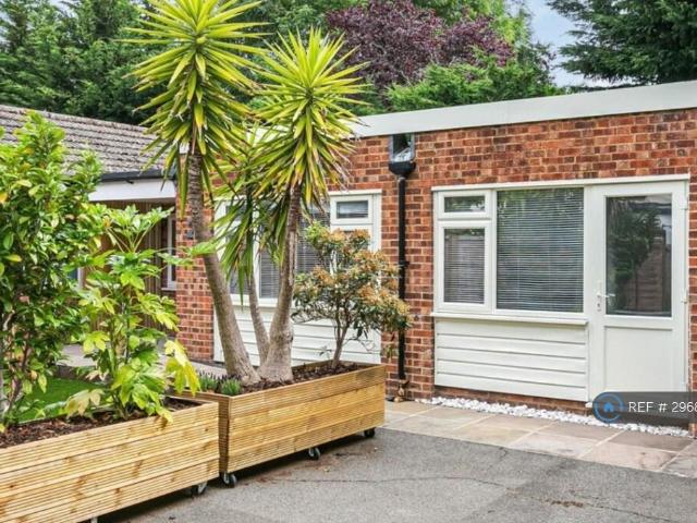 House for rent in Pachesham Park, Surrey