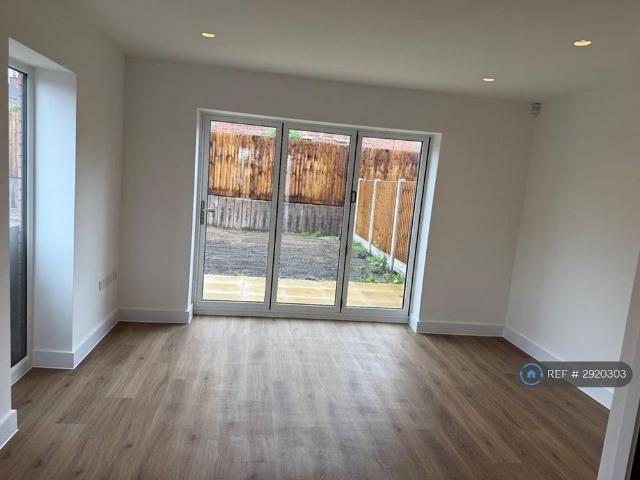 House for rent in Calderstones