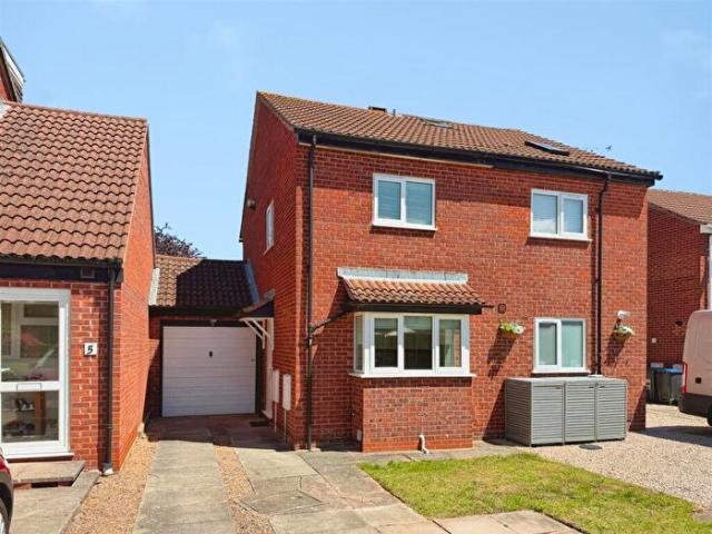 Apartment for rent in Sydenham, Green Close