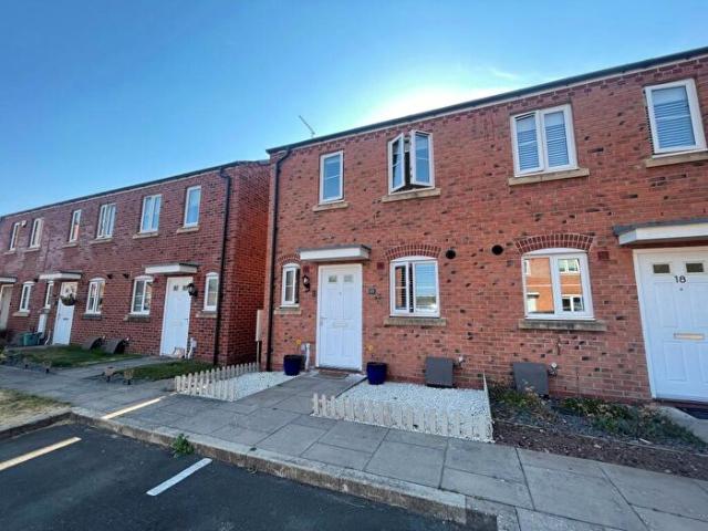 Apartment for rent in Woodloes Park, Green Close