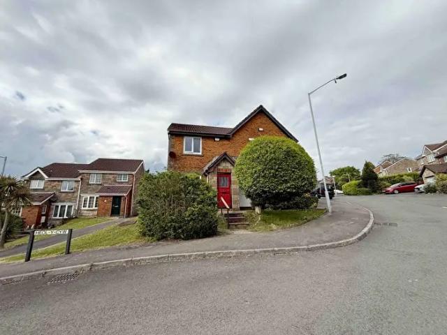 Apartment for rent in Birchgrove, Swansea