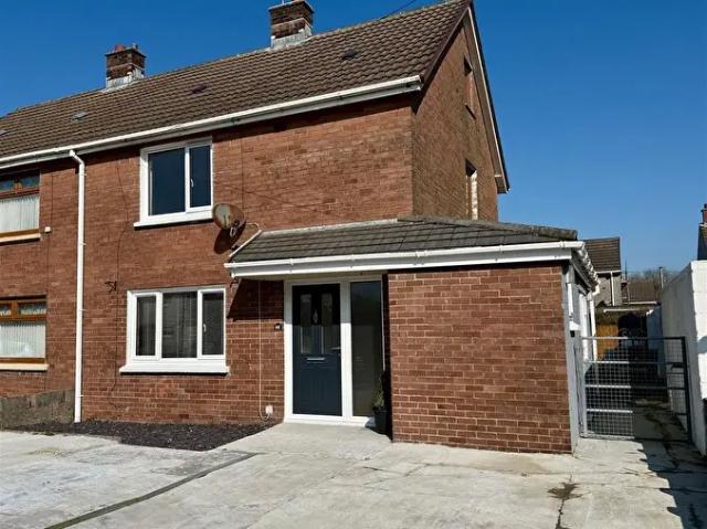Apartment for rent in Llannon, Cwm-mawr