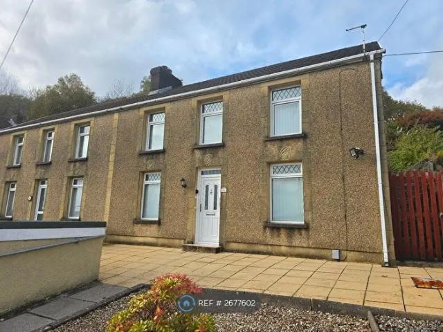 Apartment for rent in Dyffryn Clydach, Skewen