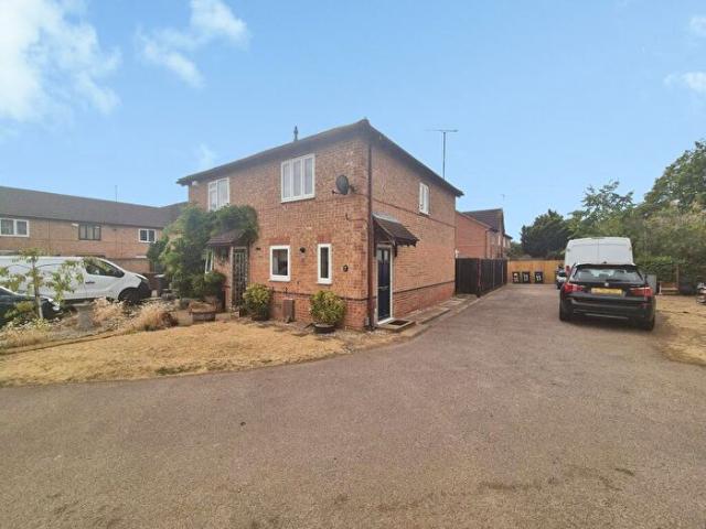 Apartment for rent in East Hunsbury, Far Cotton