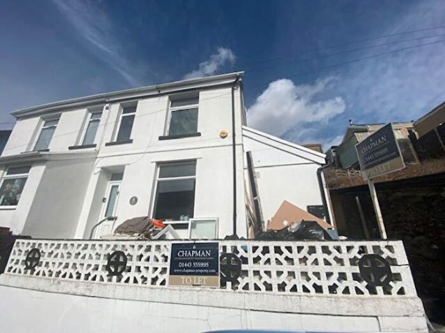 Apartment for rent in Treharris
