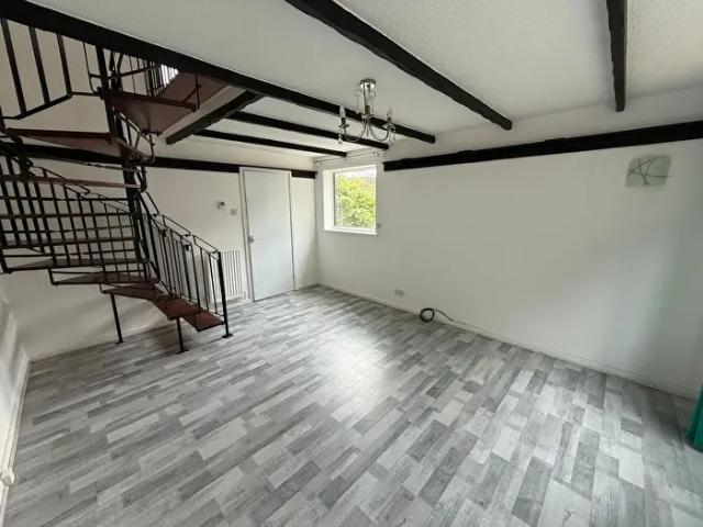 Apartment for rent in Birchgrove, Swansea