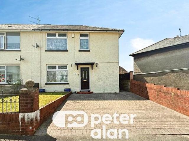 Apartment for rent in Bryncae, Wales