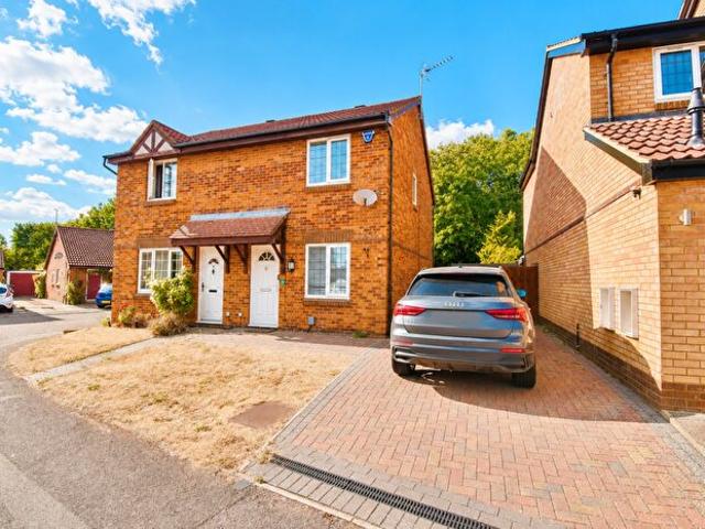 Apartment for rent in East Hunsbury, Far Cotton