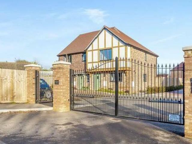House for rent in Lyons, Greater London