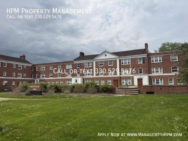 Condo for rent in Sussex, Shaker Heights
