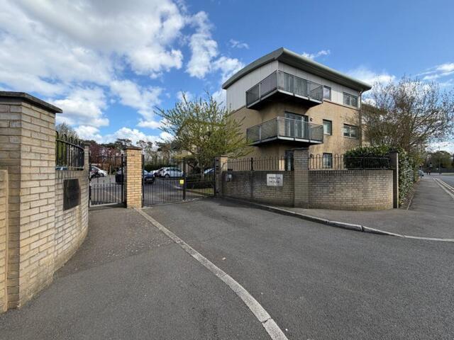 Room for sale in Littleton Common, Lower Halliford