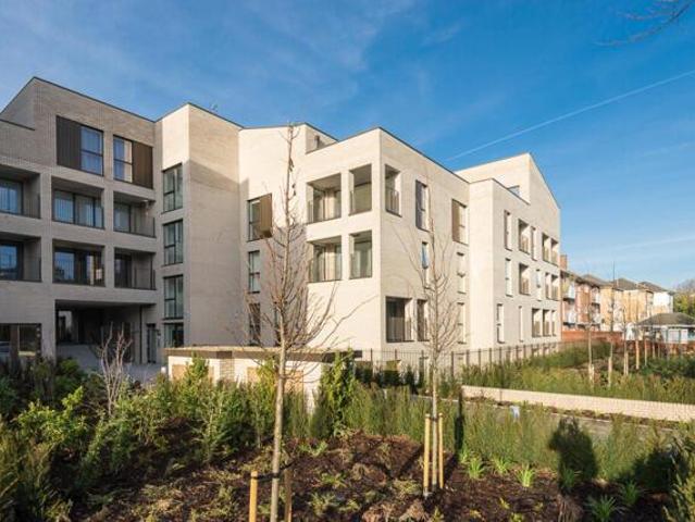 Room for sale in Brondesbury, Greater London