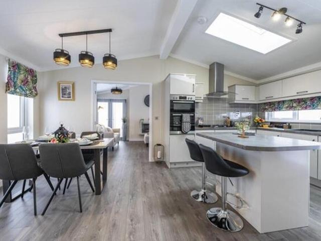 Room for sale in Canvey Island