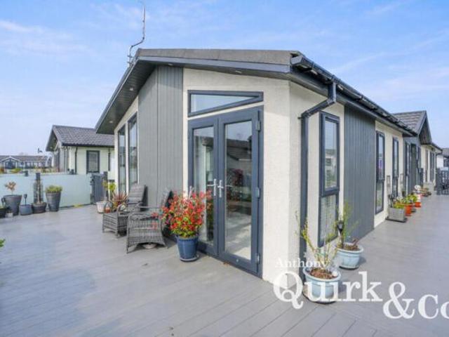 Room for sale in Canvey Island