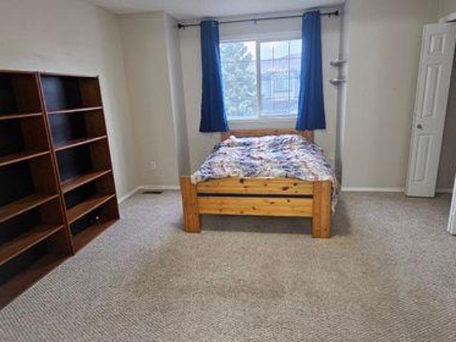 Room for rent in Wedgewood, Alberta