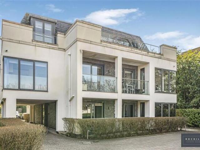 Room for sale in Esher, Surrey