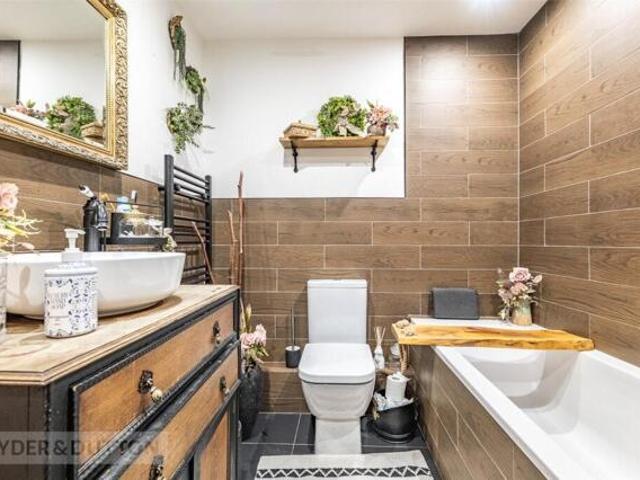Room for sale in Savile Park, West Yorkshire