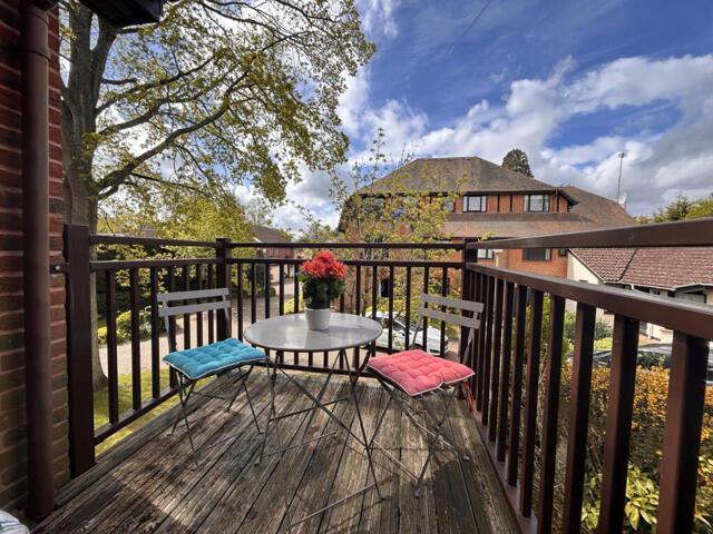 Room for sale in Hart, Hampshire
