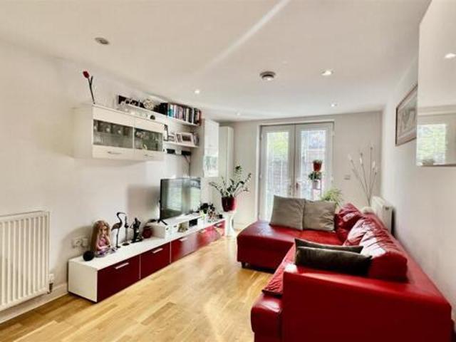 Room for sale in London Borough of Hounslow, Isle Of Man