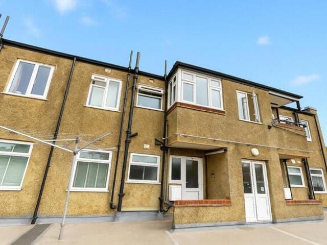 Room for sale in London Borough of Hounslow, Spring Grove
