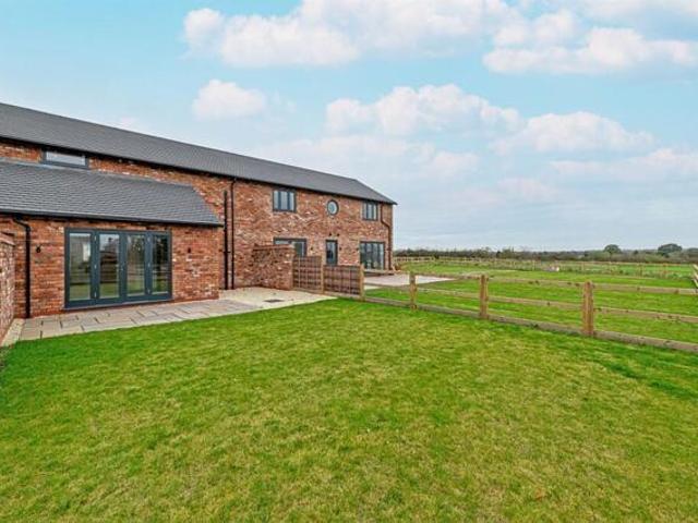 Room for sale in Kingsley, Cheshire