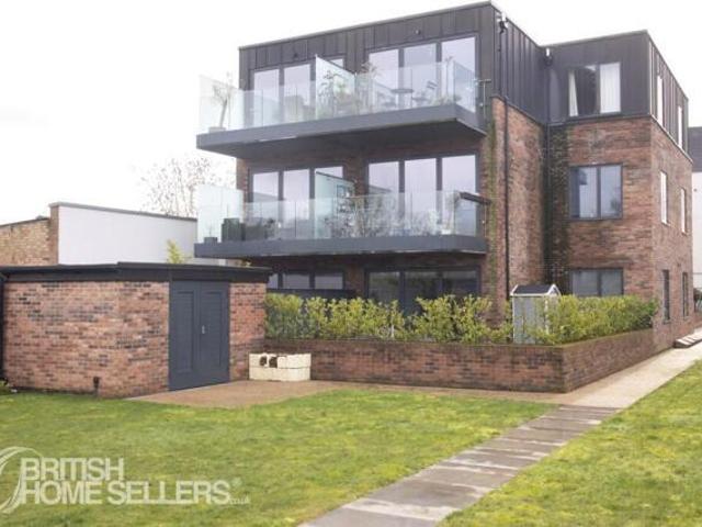 Room for sale in North Finchley, Isle Of Man