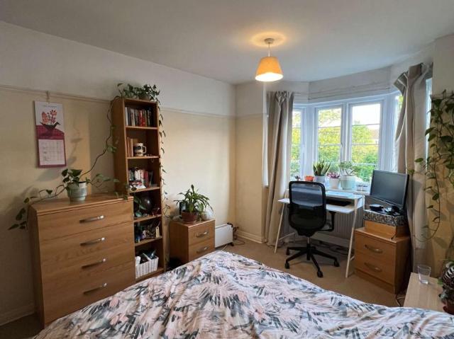 Room for rent in Lyons, Greater London