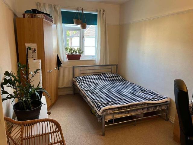 Room for rent in Lyons, Greater London