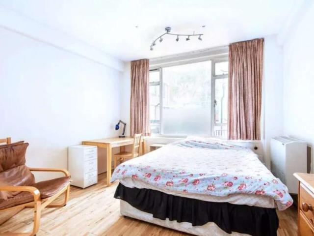 Room for rent in Lyons, Greater London