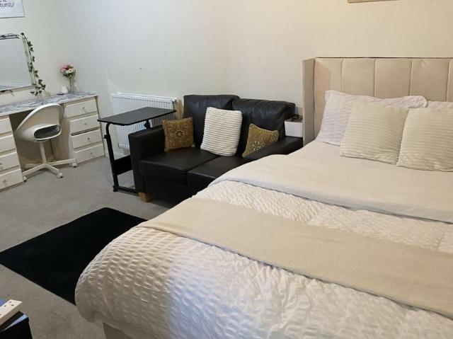 Room for rent in Lyons, Greater London