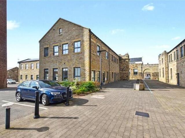 Room for sale in Henshaw, Yeadon