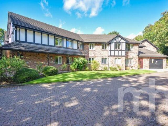 Room for sale in Hockley, Poynton