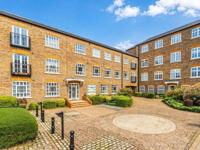 Room for sale in St Albans, Five Acres