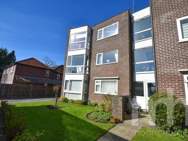 Room for sale in Poynton