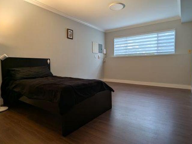 Room for rent in Surrey, British Columbia