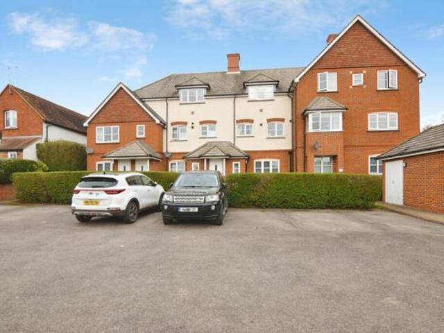 Room for sale in Emmbrook, Wokingham
