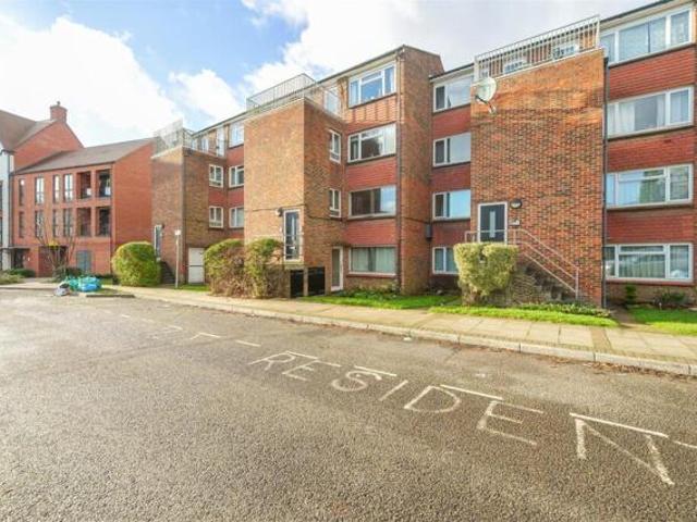 Room for sale in Emmbrook, Wokingham