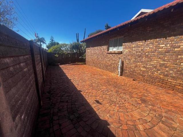 House for rent in Waterkloof, Gauteng