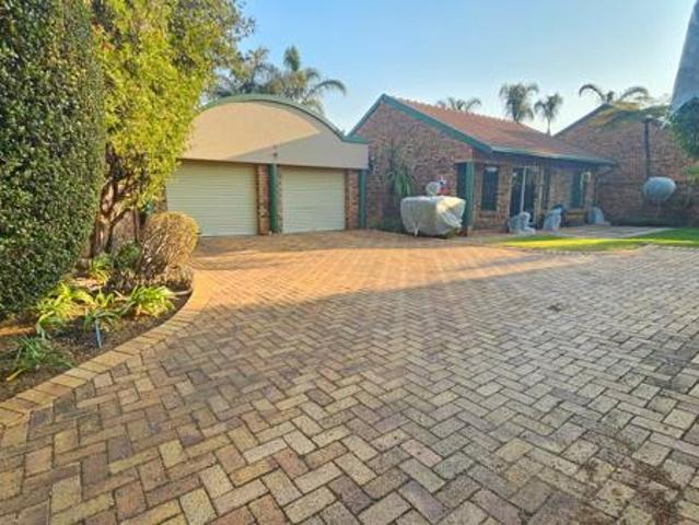House for rent in Waterkloof, Gauteng