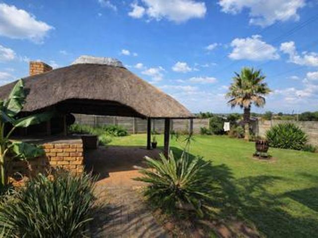Townhouse for sale in Waterkloof, Gauteng