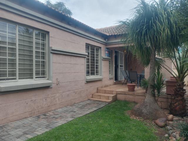 House for rent in Waterkloof, Gauteng