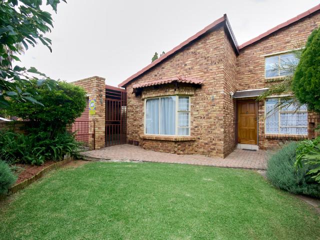House for rent in Johannesburg Ward 97, Roodepoort