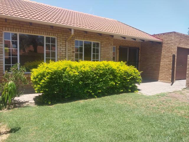 Room for rent in Waterkloof, Gauteng