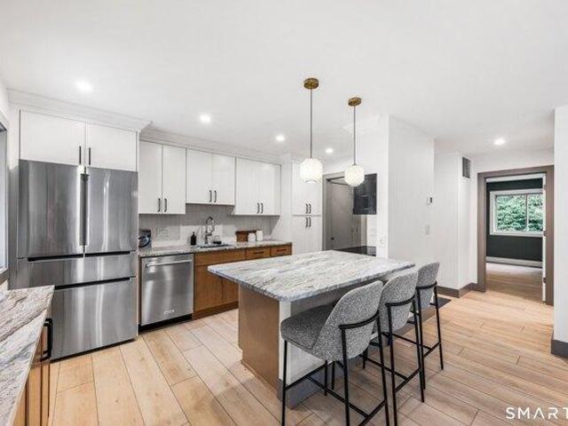 Condo for sale in Simsbury, Connecticut