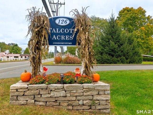 House for sale in Weatogue, Simsbury
