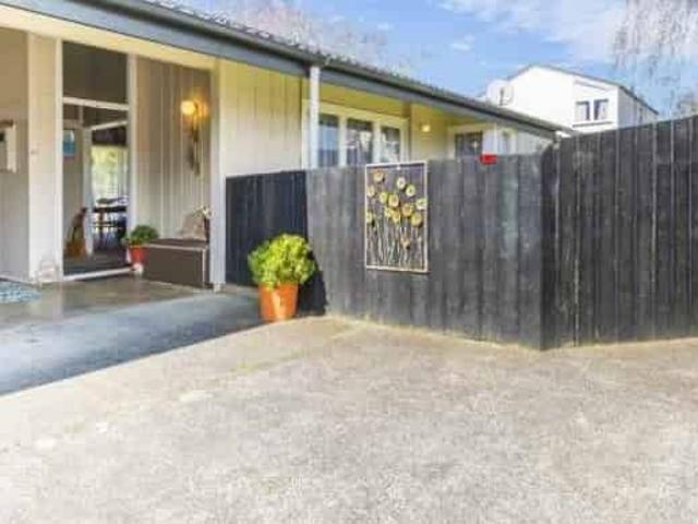 Townhouse for rent in Awhitu