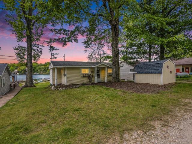 House for sale in Six Lakes